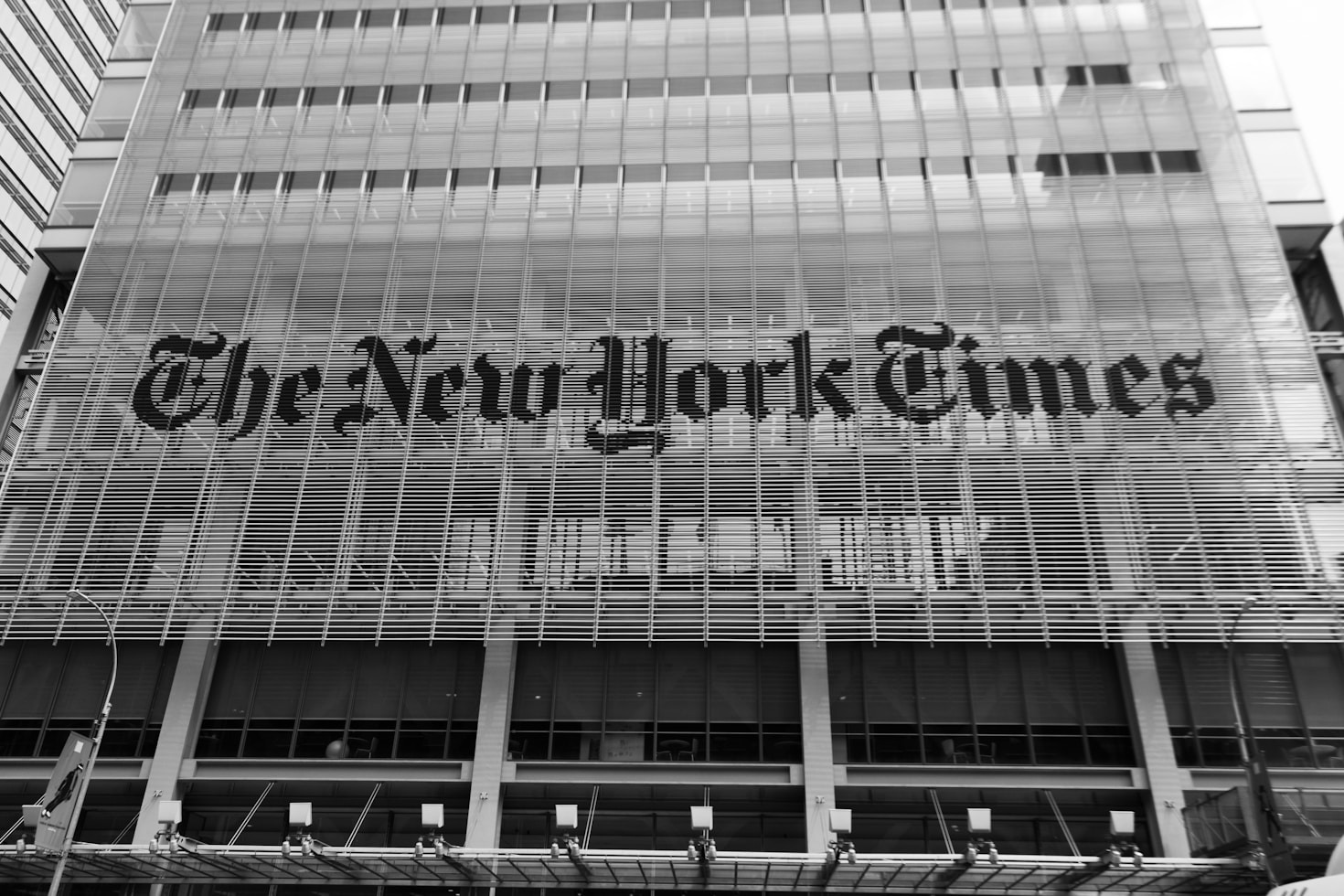 How Technology is Shaping Modern News Platforms